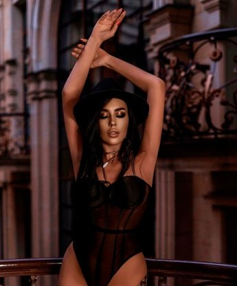 Встречи со мной - это настоящий коктейль страсти и наслаждения! 💋
Я живу в Москве, где тебе будут доступны все мои незабываемые услуги. В моем репертуаре - широкий выбор развлечений, от классического эскорта до острых фантазий. Ты можешь рассчитывать на профессиональный массаж, виртуозные игры с ролевыми костюмами и многое другое. 😉
Мои фото говорят сами за себя - я стильная и сексуальная, с привлекательными формами, которые притягивают взгляды мужчин. Но помимо внешней привлекательности, я обладаю искренней добротой и интеллектом, что делает наши встречи по-настоящему запоминающимися. 💫
Многочисленные отзывы о моих услугах свидетельствуют о высочайшем уровне моего сервиса и способности доставить тебе незабываемое удовольствие. Все встречи со мной - чисто конфиденциальны и предлагаются только состоятельным и заботливым джентльменам.
Не упускай возможность окунуться в мир наслаждения и удовольствия вместе со мной. Жду твоего звоночка для устройства качественного отдыха и релаксации. 📞💕 Аделина