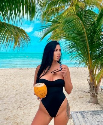 Встречи со мной - это настоящий коктейль страсти и наслаждения! 💋
Я живу в Москве, где тебе будут доступны все мои незабываемые услуги. В моем репертуаре - широкий выбор развлечений, от классического эскорта до острых фантазий. Ты можешь рассчитывать на профессиональный массаж, виртуозные игры с ролевыми костюмами и многое другое. 😉
Мои фото говорят сами за себя - я стильная и сексуальная, с привлекательными формами, которые притягивают взгляды мужчин. Но помимо внешней привлекательности, я обладаю искренней добротой и интеллектом, что делает наши встречи по-настоящему запоминающимися. 💫
Многочисленные отзывы о моих услугах свидетельствуют о высочайшем уровне моего сервиса и способности доставить тебе незабываемое удовольствие. Все встречи со мной - чисто конфиденциальны и предлагаются только состоятельным и заботливым джентльменам.
Не упускай возможность окунуться в мир наслаждения и удовольствия вместе со мной. Жду твоего звоночка для устройства качественного отдыха и релаксации. 📞💕 Аделина